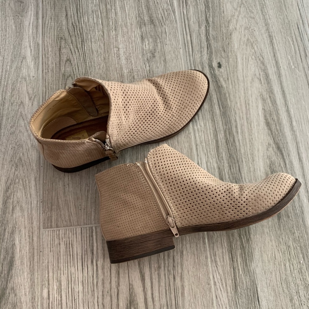 Dolce Vita Tan Suede Ankle Booties - Korri